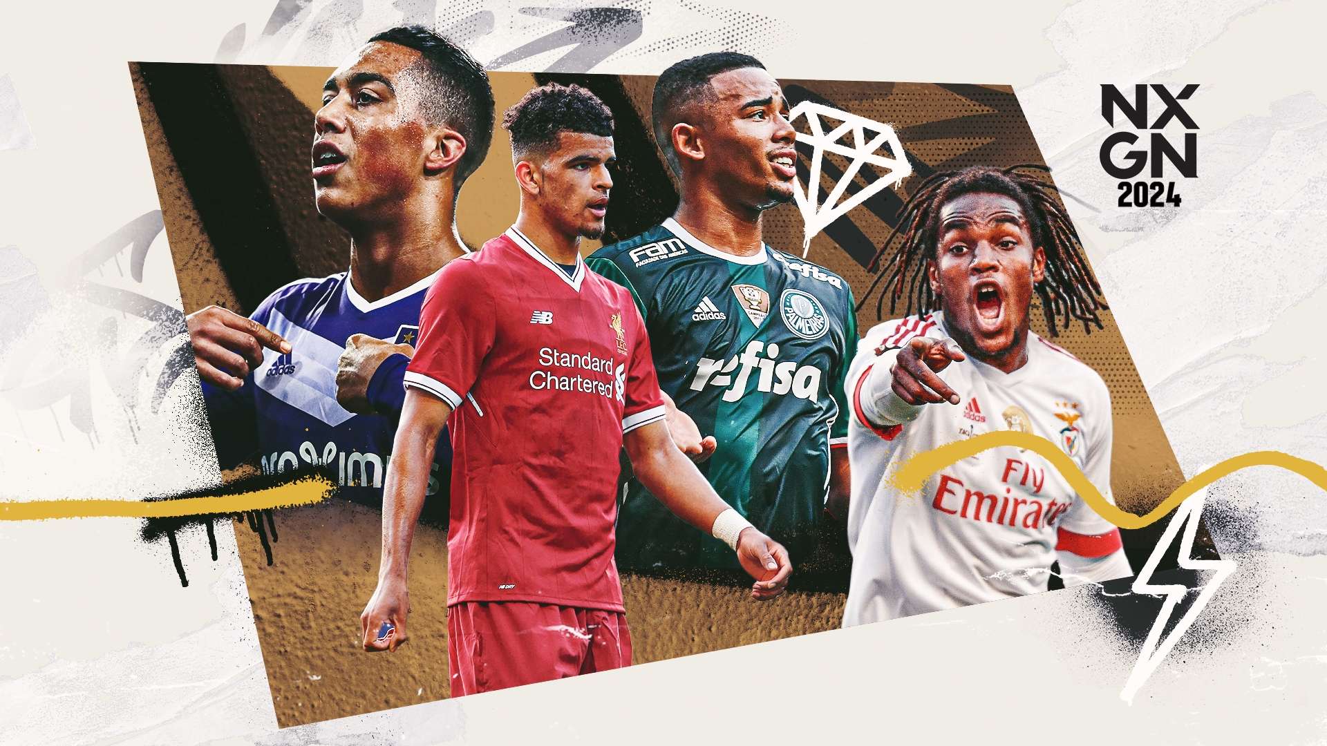 中国裁判马宁曹奕施翔抵达卡塔尔全力备战世界杯执法工作